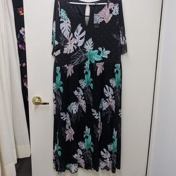 Love & Legend maxi dress - Picture 3 of 6
